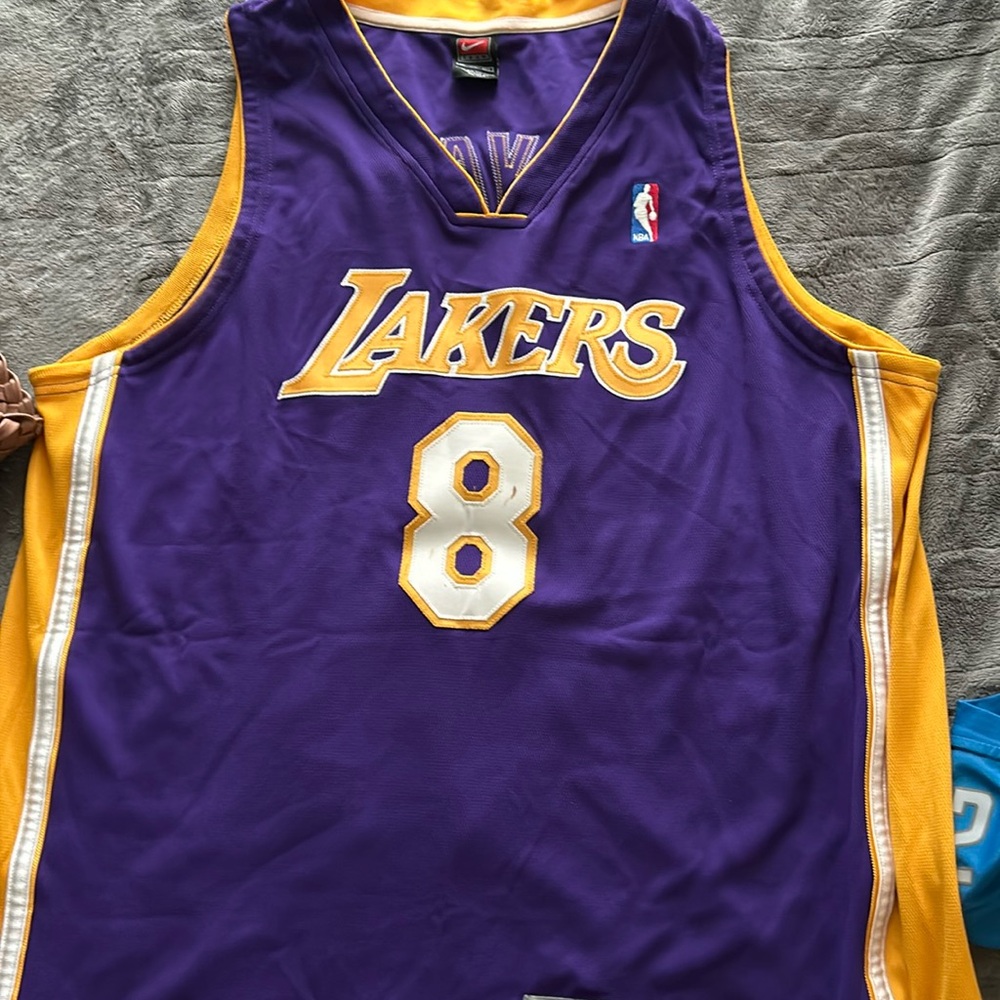 Kobe Bryant jersey number eight and good condition size double X men